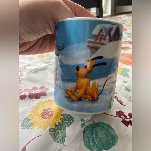 ❤️4 for $25❤️ Disney Mickey Mouse and friends‎ Christmas mug - Picture 2 of 3
